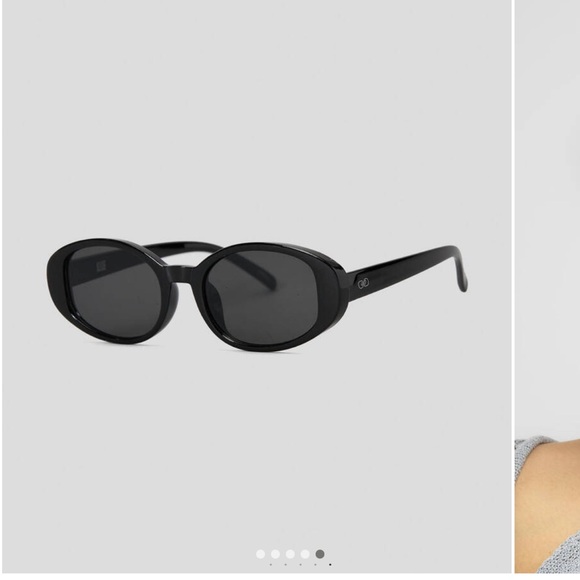 🕶️✨Szade Downtown Sunglasses ✨🕶️ - Picture 5 of 13